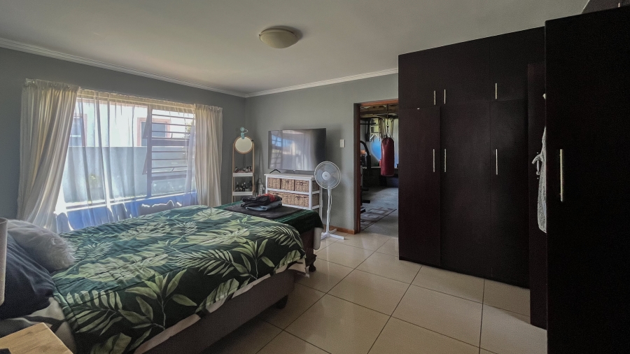 To Let 3 Bedroom Property for Rent in Country Club Western Cape